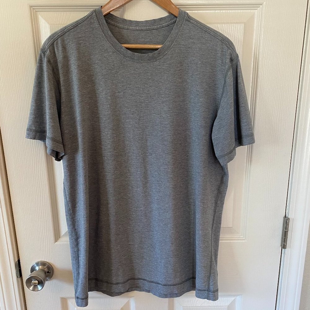 Lululemon Men’s Grey Short Sleeve T (Large)